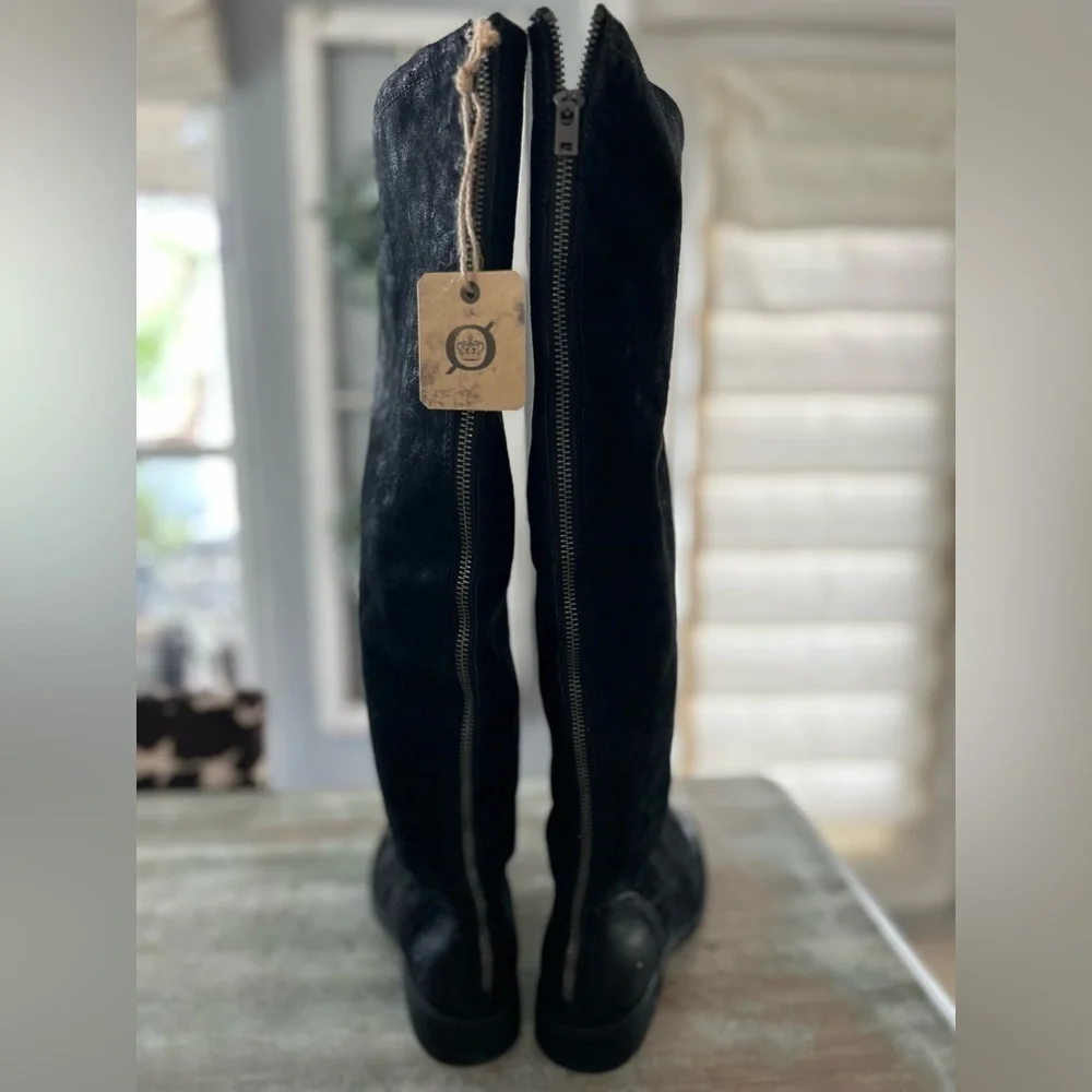 NWOT Born Women’s Borman Boots, size 6, distressed black, zip back. Knee high.